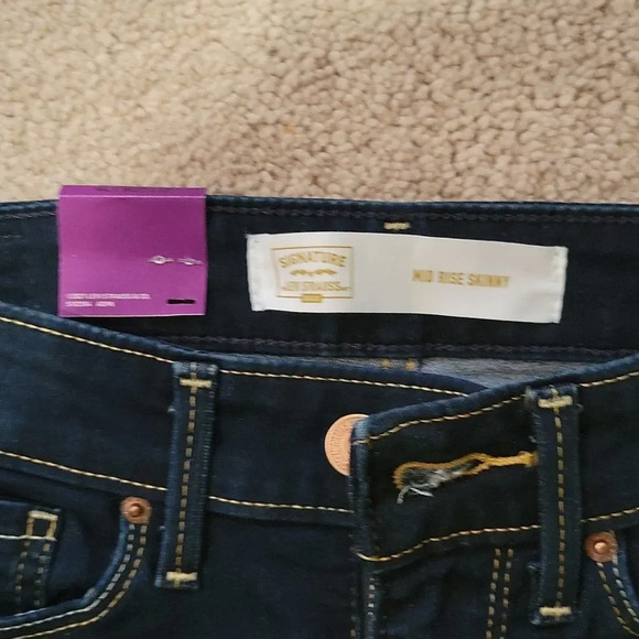 Levi's Signature Gold Size 4L Mid Rise Skinny Jeans Dark  Blue 4L W27 L32 - Picture 4 of 7